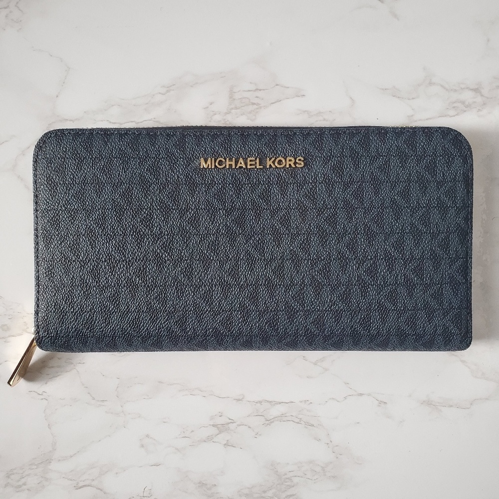 New Michael Kors Wallet
